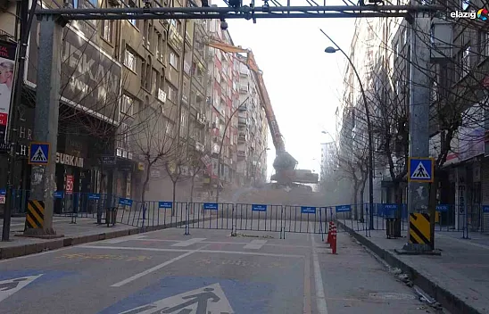 Gazi Caddesi'nde yıkım işlemleri başladı