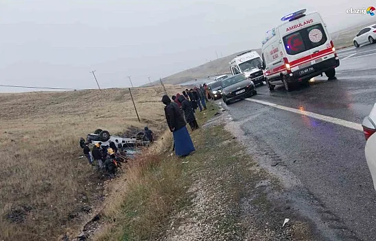 Elazığ'da kaygan zemin kazaya davetiye çıkardı!