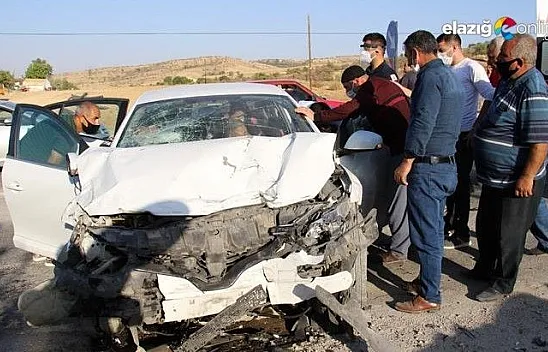 Kazada araçta sıkışan 4 yaralı için ekipler seferber oldu