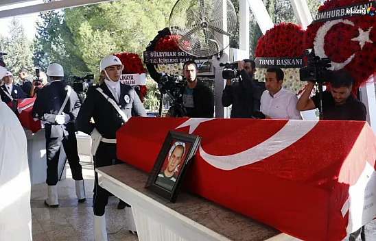 Elazığlı Minik Ecrin ve Babasının cenazeleri gözyaşları arasında toprağa verildi