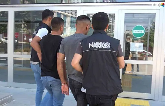 Sebze poşetine sakladıkları uyuşturucuya 'Alex' geçit vermedi