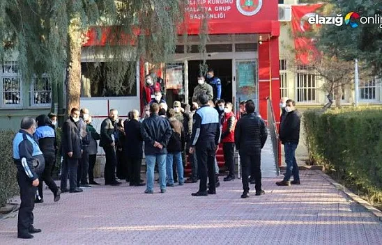 Teröristlerce şehit edilen 13 asker, polis ve vatandaşların otopsi işlemleri sürüyor