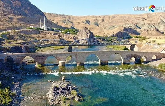 Yüzlerce yıllık Palu Köprüsü tarihe meydan okuyor