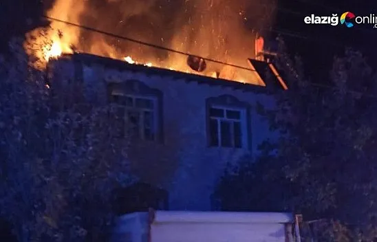 2 katlı bir binanın çatısında yangın çıktı