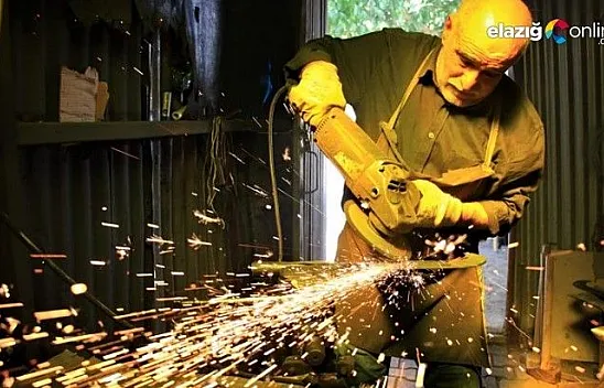 62 yaşında, 45 yıldır ekmeğini demire şekil vererek kazanıyor