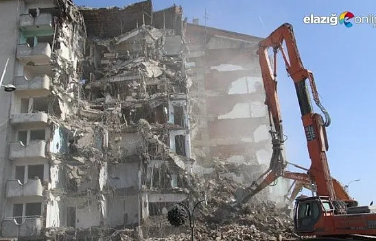 Deprem bölgesi Elazığ'da binalar böyle yıkıldı