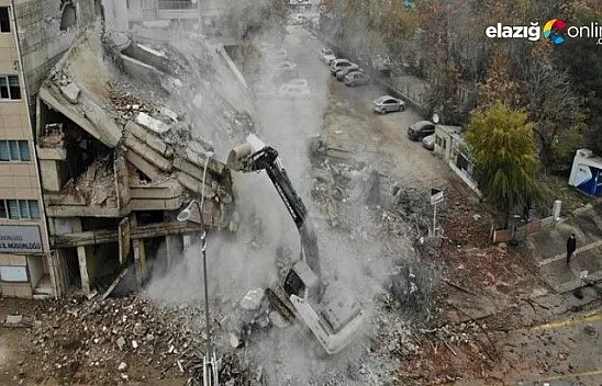 Deprem bölgesi Elazığ'da kısıtlamayla yıkımlar hız kazandı