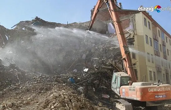 Elazığ'da deprem sonrası harabeye dönen 10 bin konut yıkıldı
