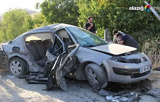 Kazada araçta sıkışan 4 yaralı için ekipler seferber oldu