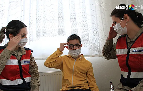 Mehmetçik'ten işaret diliyle anlamlı mesaj, vefalı sürpriz