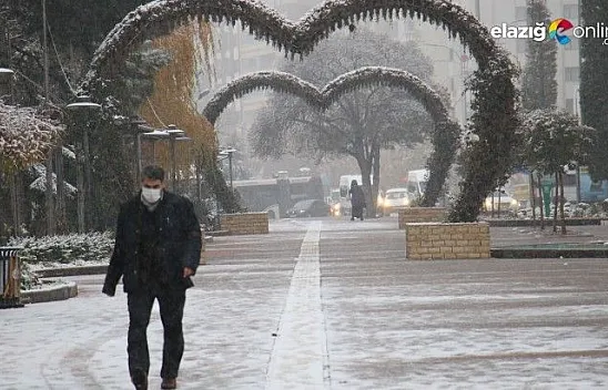 Sabaha karşı etkisini arttıran kar yağışı kenti beyaza bürüdü