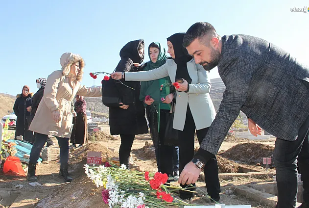 Elazığlılar kimsesizler mezarlığına gömülen engelli kızın ailesi oldu