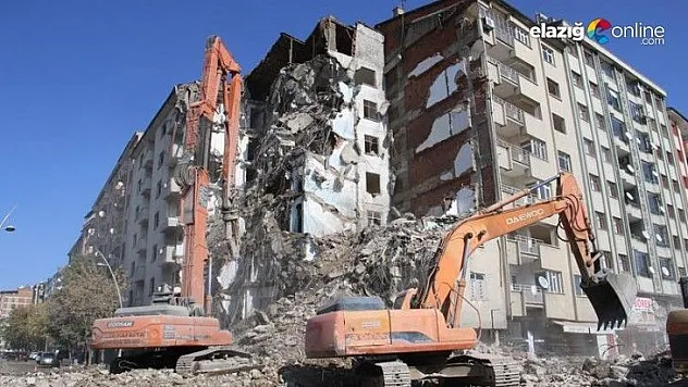 Deprem bölgesi Elazığ'da binalar böyle yıkıldı