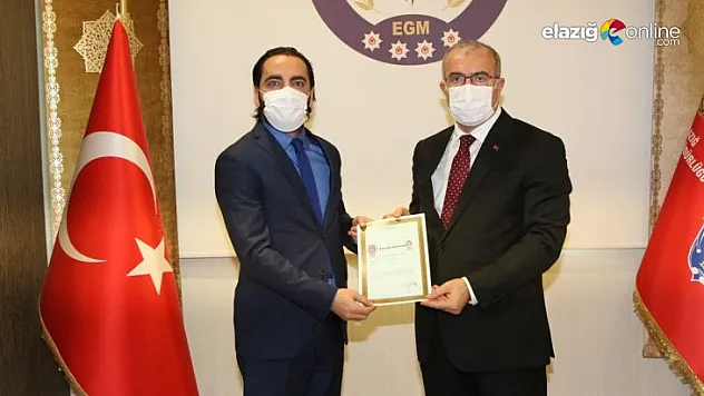 18 yıllık cinayeti aydınlatan  ekibe başarı belgesi