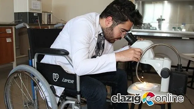 20 yaşında ölür dediler şimdi kendi hastalığını araştırıyor!