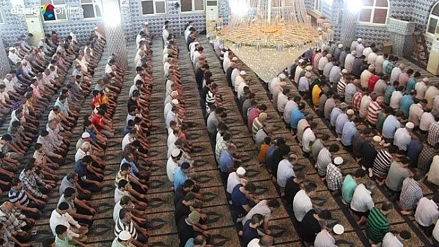 3 camide teravih hatimle kılınacak