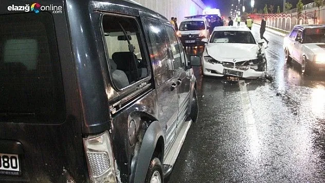 3 aracın karıştığı kazada 1 kişi yaralandı