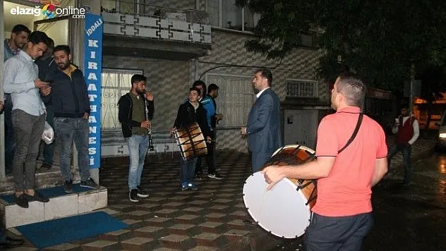 Elazığ'da gelenek bozulmuyor!