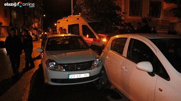 Elazığ'da ambulans ile otomobil çarpıştı: 2 yaralı