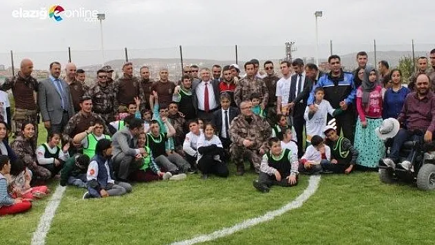 Engelli çocuklar özel harekatçılarla bir araya geldiler