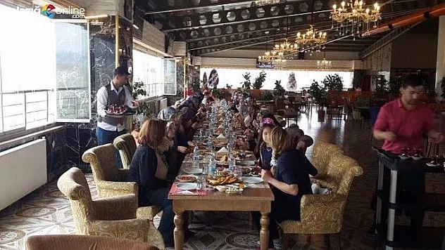 Hayırsever kadınlar bir araya geldi