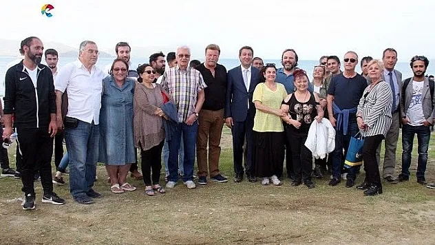 Sinema yıldızlarından doğa gezisi