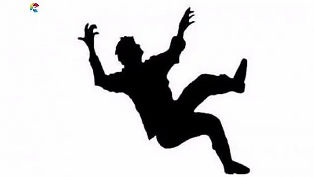 Çatıdan düşen yaşlı adam hayatını kaybetti