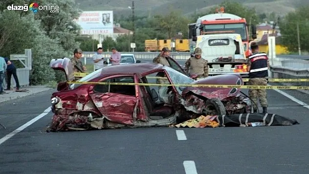 Elazığ'da feci kaza: 1 ölü, 2 yaralı