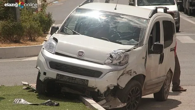 Elazığ'da Trafik Kazası, 2 Yaralı