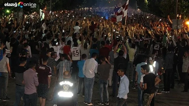 Elazığspor taraftarlarından destek yürüyüşü