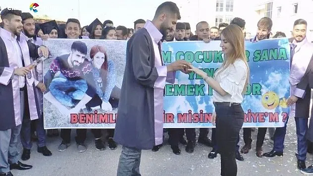 Mezuniyet töreninde sürpriz teklif