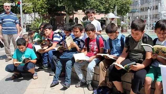 Elazığ'da Çocuklar Zamansız ve Mekansız Kitap Okuma Etkinliği Düzenledi
