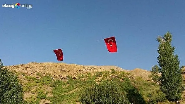 Vadiye Türk Bayrağı Astılar