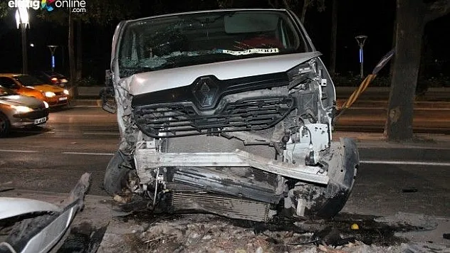 Elazığ'da minibüs 3 araca çarptı, 4 kişi yaralandı