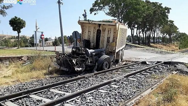 Freni patlayan kamyon trene çarptı: 1 yaralı