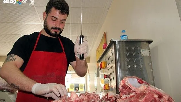 Kasapların kıyma mesaisi