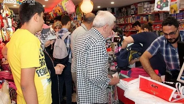 Okul alışverişinde esnafın yüzü güldü