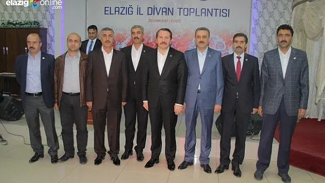 Bir yiğit ayağa kalkarsa diğerlerinin omurgası sertleşir