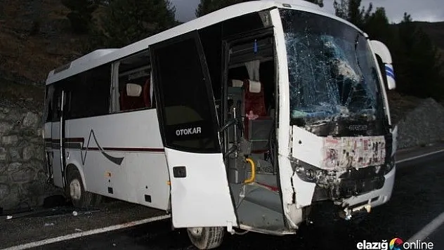 Midibüs İstinat Duvarına Çarptı!