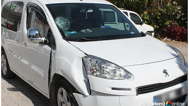 Otomobil Yayaya Çarptı!