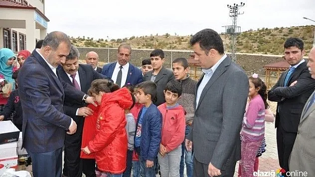 Elazığ TSO Başkanı Alan, çocukları sevindirdi