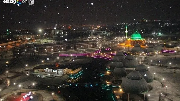 Elazığ'da karla birlikte kartpostallık görüntüler oluştu