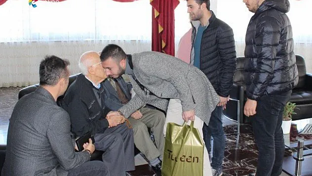 KYK Öğrencilerden Anlamlı Ziyaret!