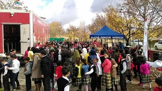 Mobil merkez, Kovancılar'da çocuklarla buluştu