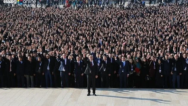 Onbinlerce ülkücü Alparslan Türkeş'in mezarından Anıtkabir'e yürüdü