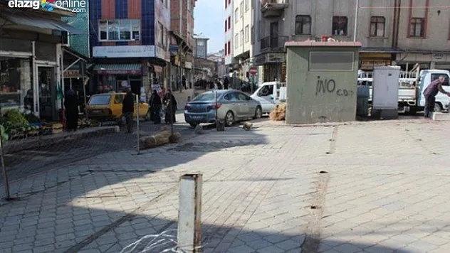 Şıra Meydanı yıkıldı ama ne gelen var ne giden!