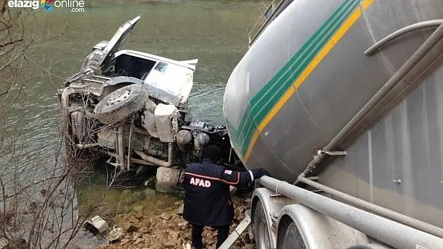 Beton Mikseri Pülümür Çayı'na Uçtu!