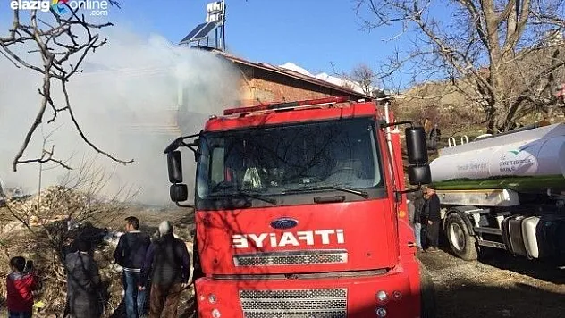 Elazığ'da çatı yangını