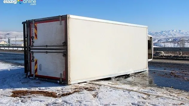 Gizli Buzlanma Kamyonu Devirdi!