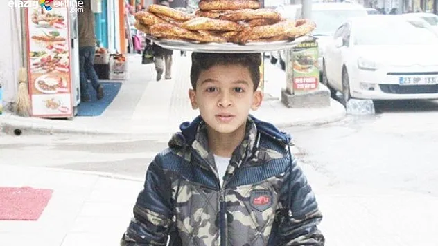 Minik Abdullah kapı kapı iş arıyor